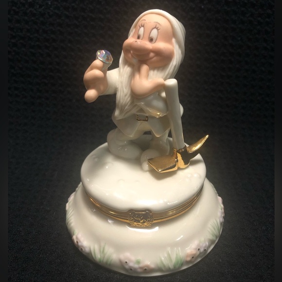 Lennox Treasures Bashful Treasure Box Disney. - Picture 1 of 7